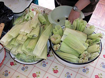 Humitas: choclo, hoja y paciencia